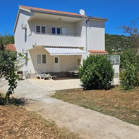 Adriatic Retreat: Pazanin Vinisce