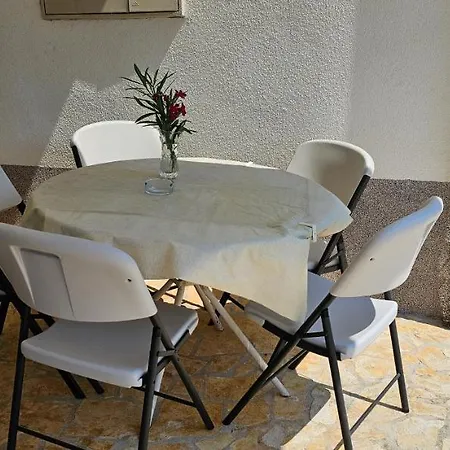 Adriatic Retreat: Pazanin Apartment *